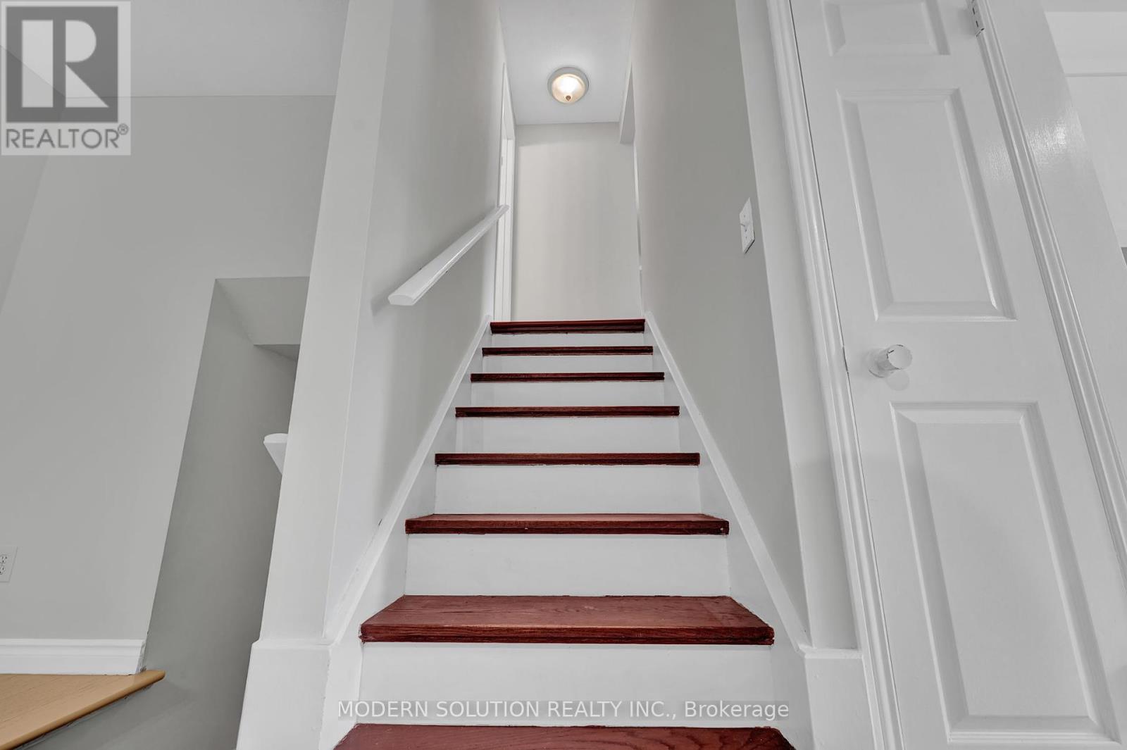 370a Churchill Court, Waterloo, Ontario  N2L 6B4 - Photo 13 - X12445642