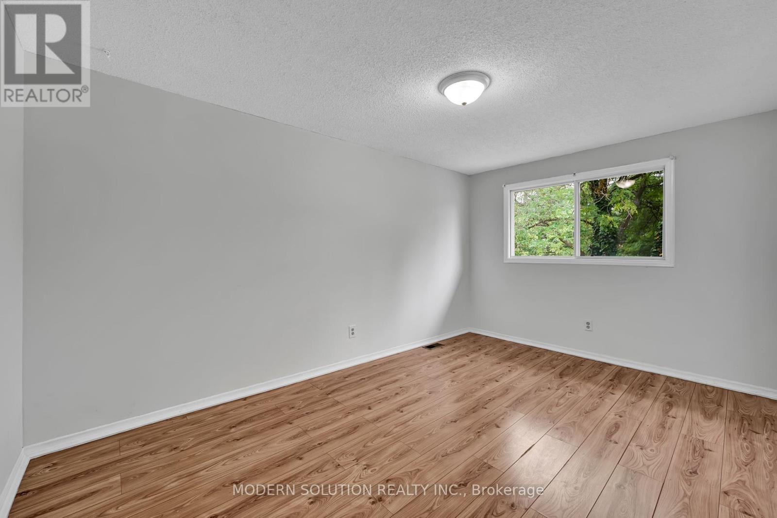 370a Churchill Court, Waterloo, Ontario  N2L 6B4 - Photo 16 - X12445642