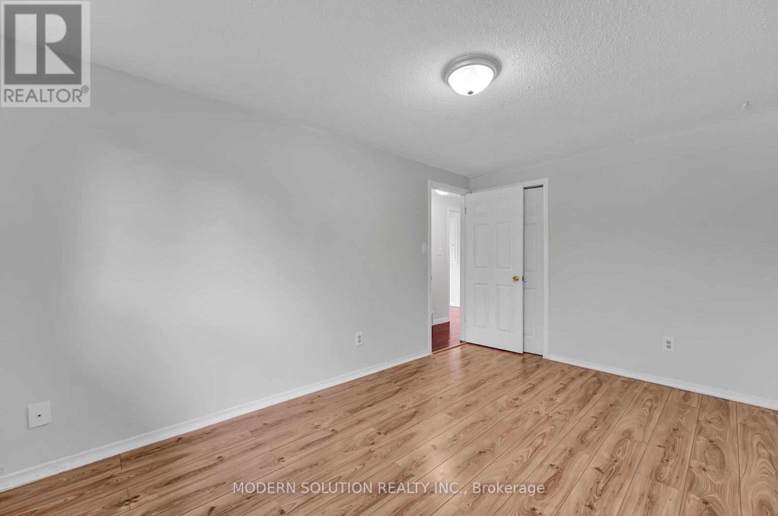 370a Churchill Court, Waterloo, Ontario  N2L 6B4 - Photo 17 - X12445642