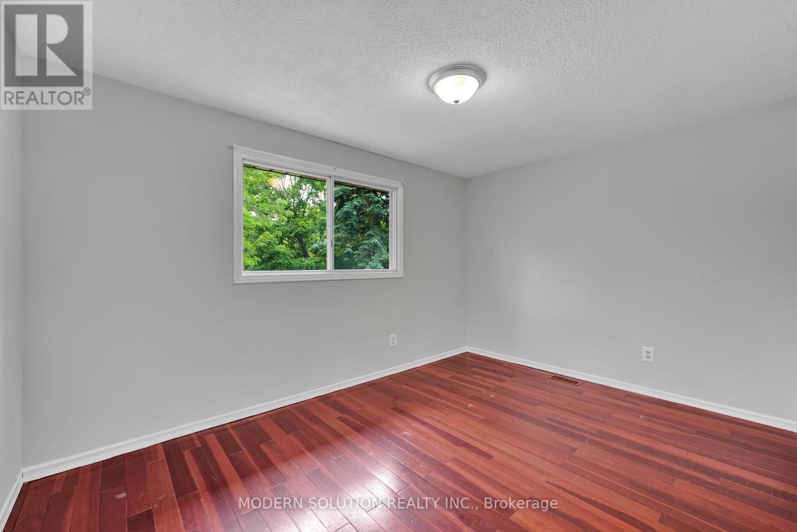 370a Churchill Court, Waterloo, Ontario  N2L 6B4 - Photo 18 - X12445642