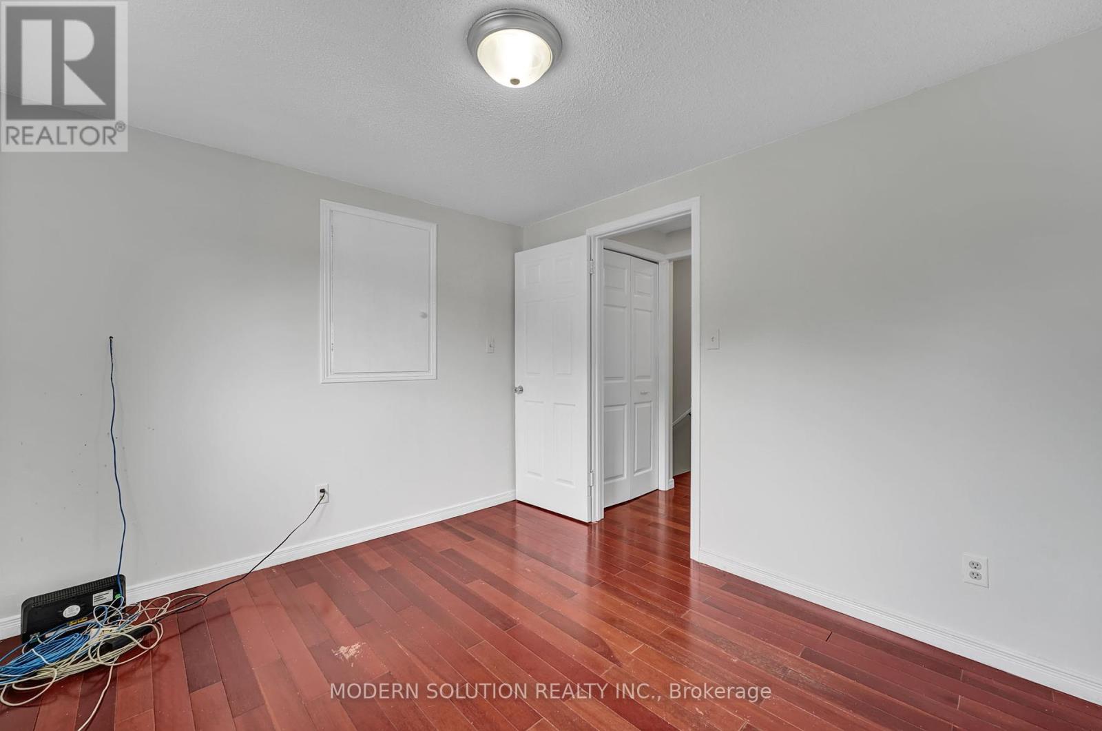 370a Churchill Court, Waterloo, Ontario  N2L 6B4 - Photo 21 - X12445642