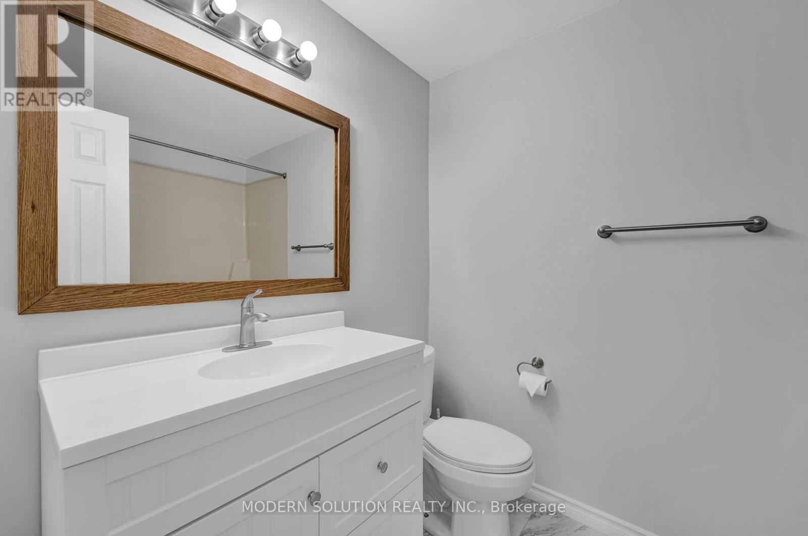 370a Churchill Court, Waterloo, Ontario  N2L 6B4 - Photo 23 - X12445642