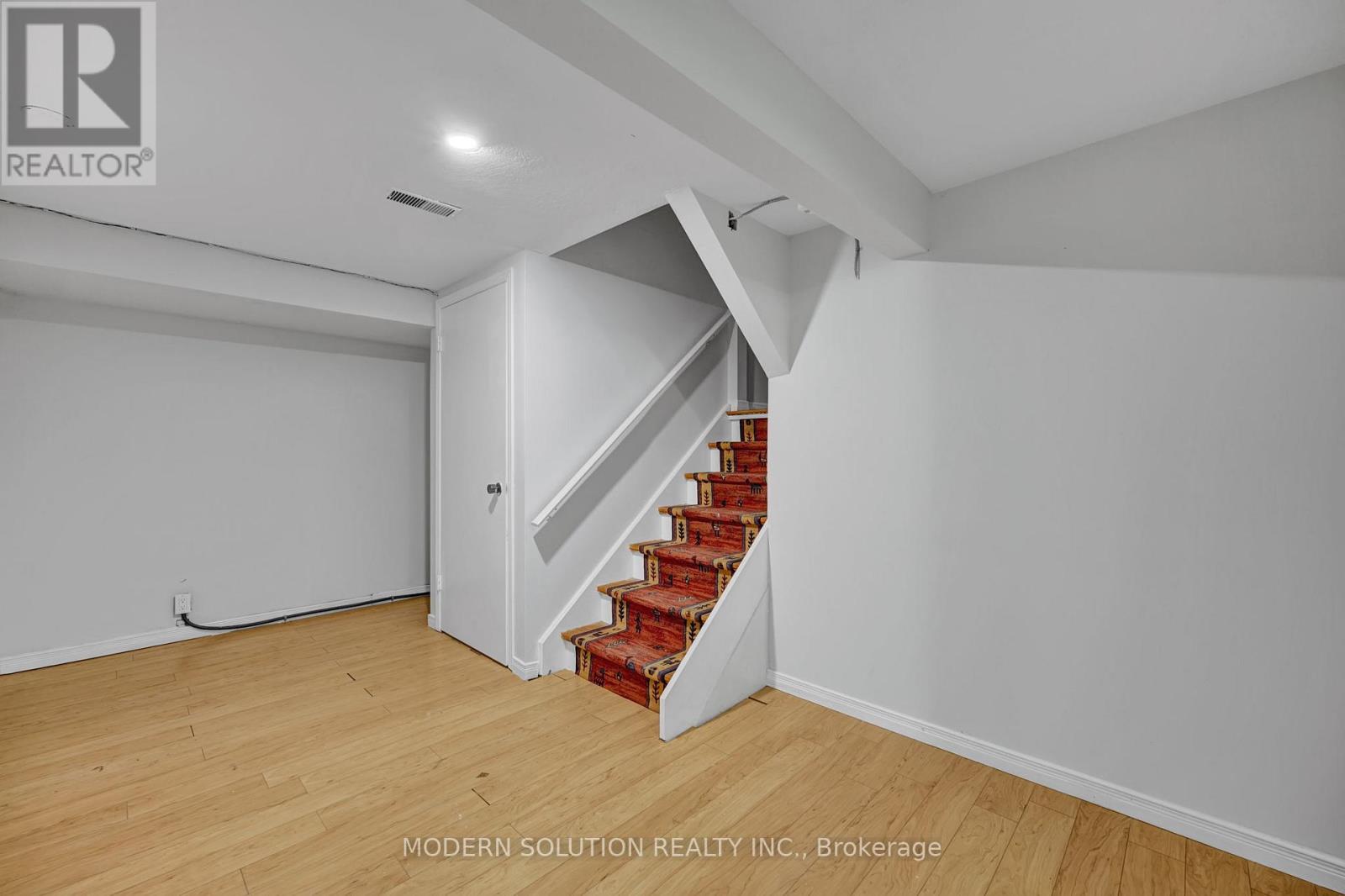 370a Churchill Court, Waterloo, Ontario  N2L 6B4 - Photo 25 - X12445642