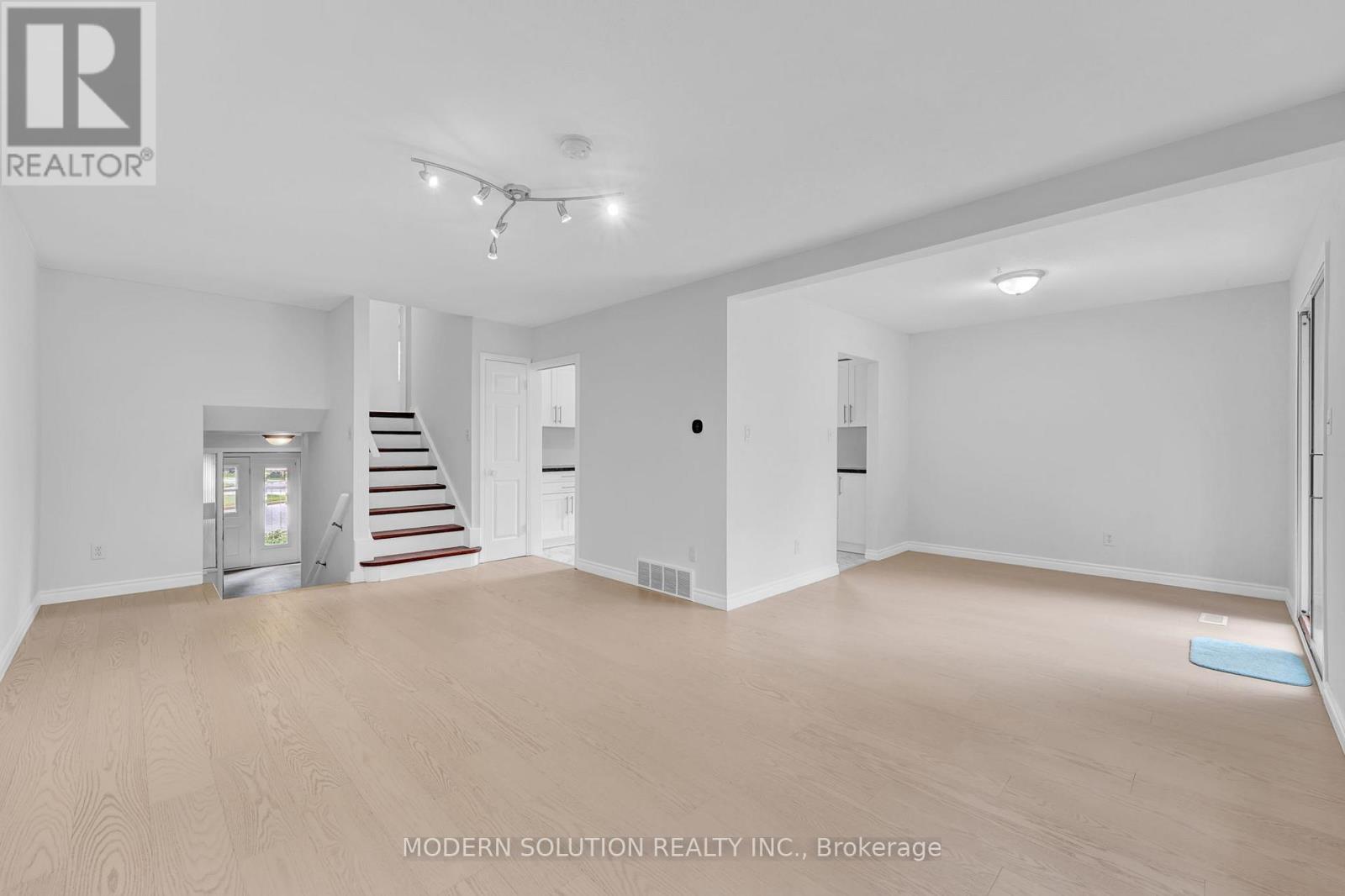 370a Churchill Court, Waterloo, Ontario  N2L 6B4 - Photo 29 - X12445642
