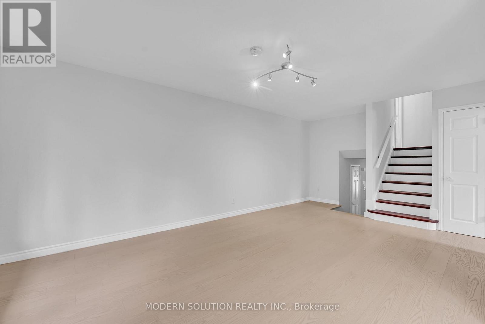 370a Churchill Court, Waterloo, Ontario  N2L 6B4 - Photo 30 - X12445642