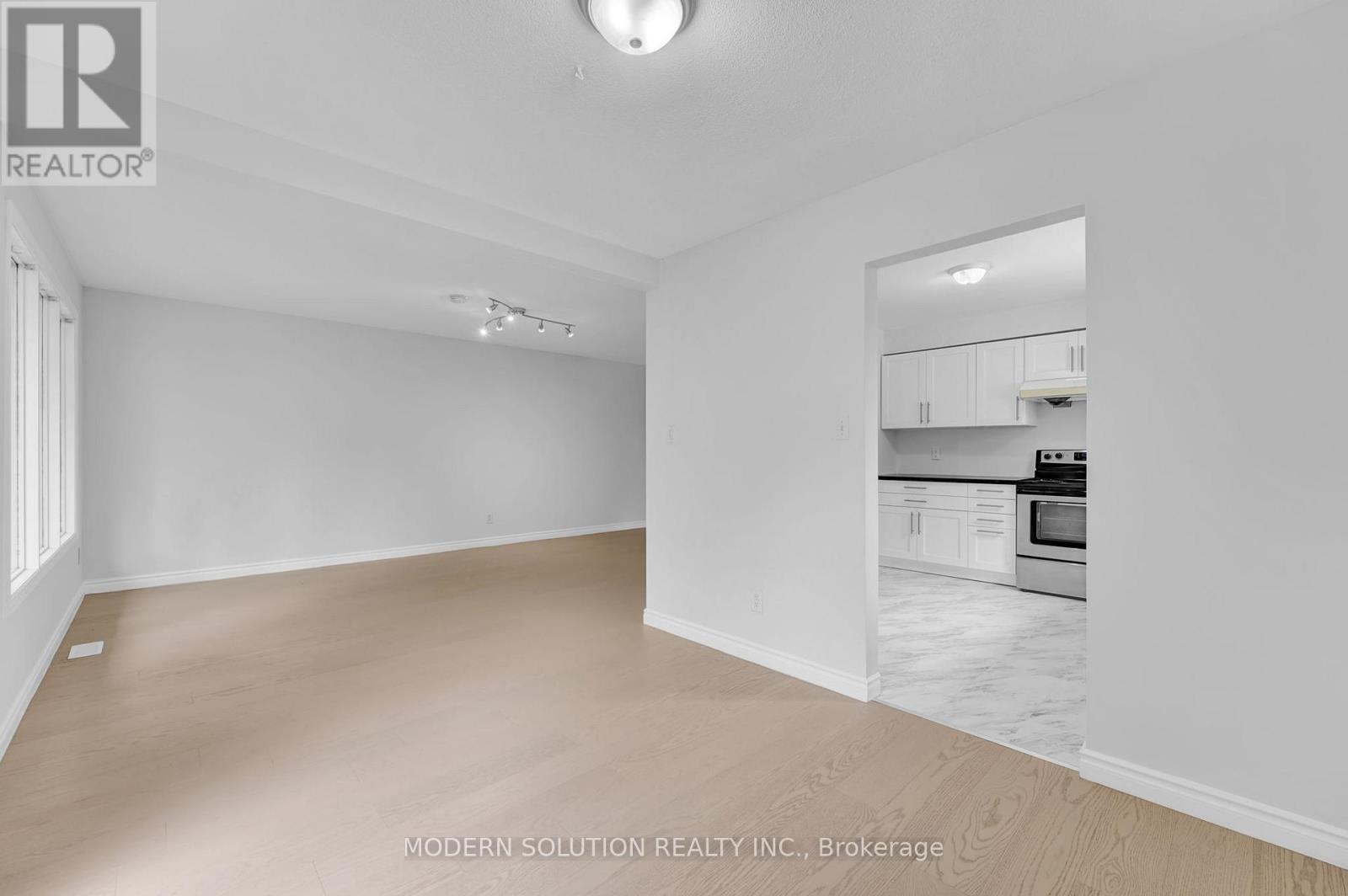 370a Churchill Court, Waterloo, Ontario  N2L 6B4 - Photo 31 - X12445642
