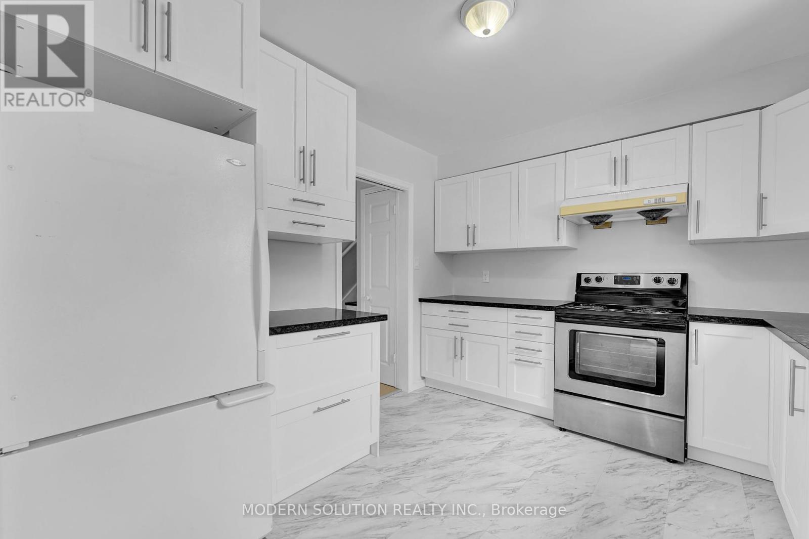 370a Churchill Court, Waterloo, Ontario  N2L 6B4 - Photo 32 - X12445642