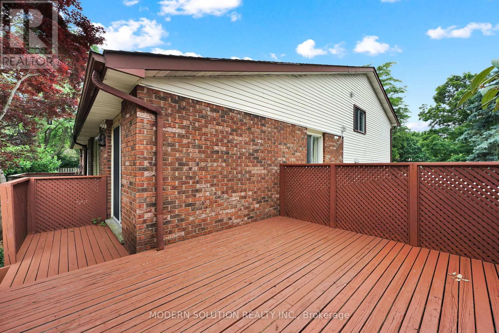 370a Churchill Court, Waterloo, Ontario  N2L 6B4 - Photo 36 - X12445642