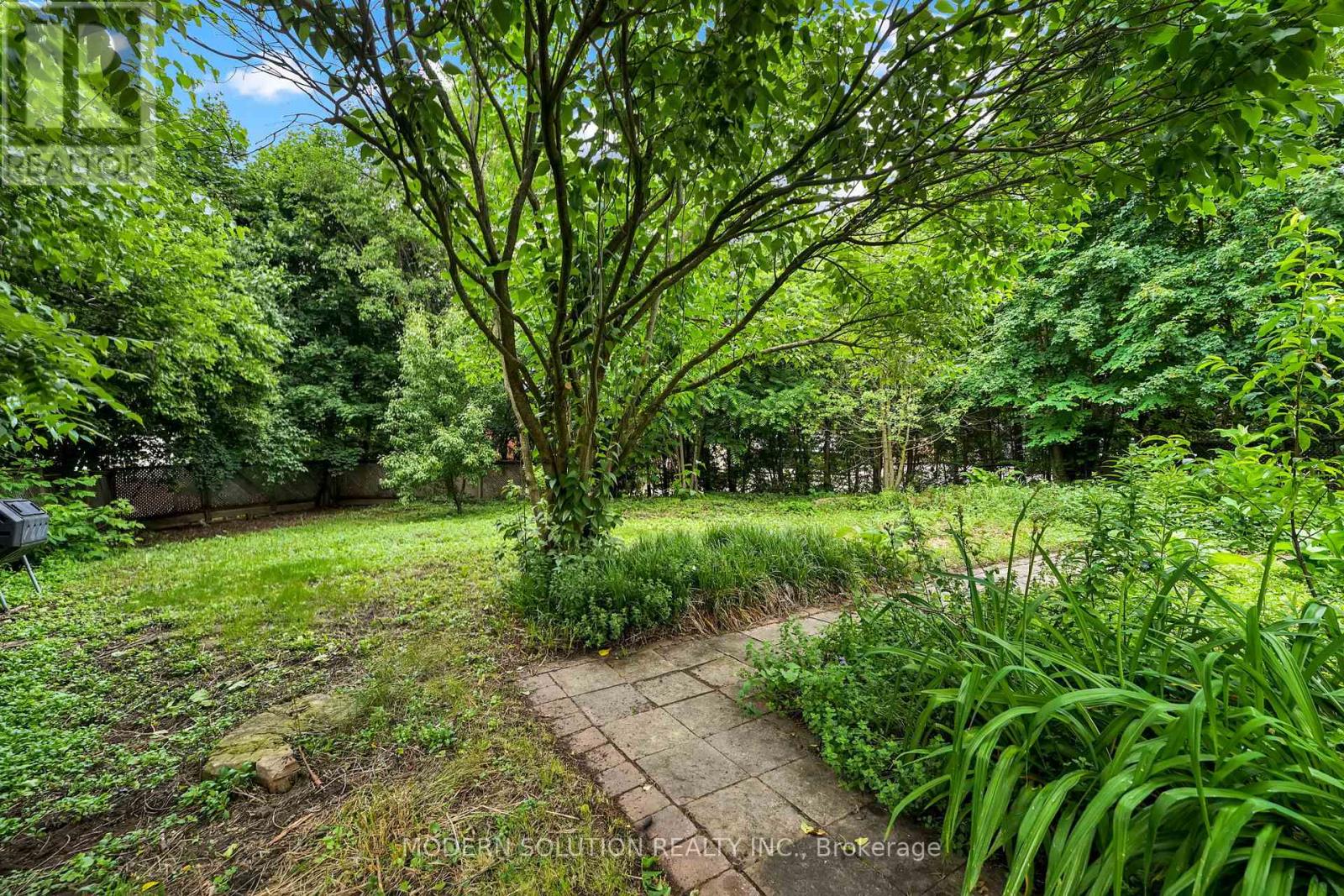 370a Churchill Court, Waterloo, Ontario  N2L 6B4 - Photo 38 - X12445642