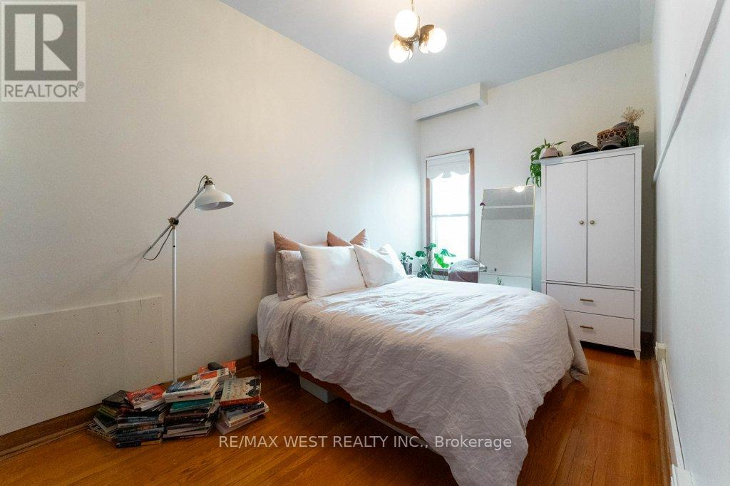 23 Clinton Street, Toronto, Ontario  M6J 2N6 - Photo 16 - C12445416