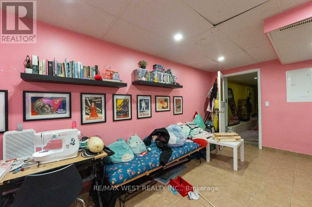 23 Clinton Street, Toronto, Ontario  M6J 2N6 - Photo 25 - C12445416