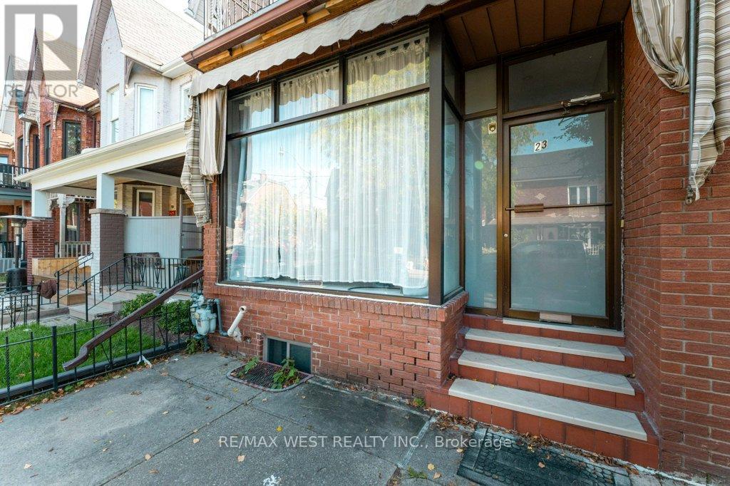 23 Clinton Street, Toronto, Ontario  M6J 2N6 - Photo 4 - C12445416