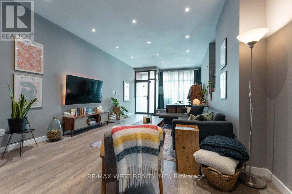 23 Clinton Street, Toronto, Ontario  M6J 2N6 - Photo 8 - C12445416