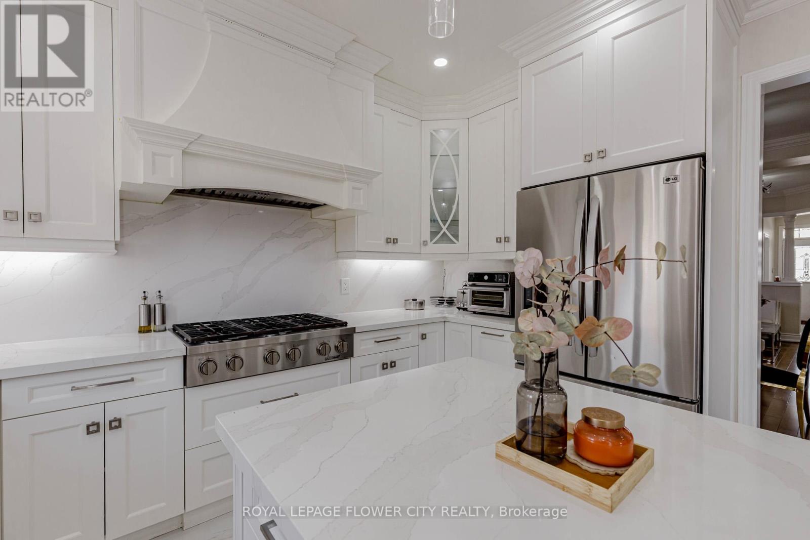 12 Fieldview Drive, Brampton, Ontario  L6P 2X7 - Photo 15 - W12436583