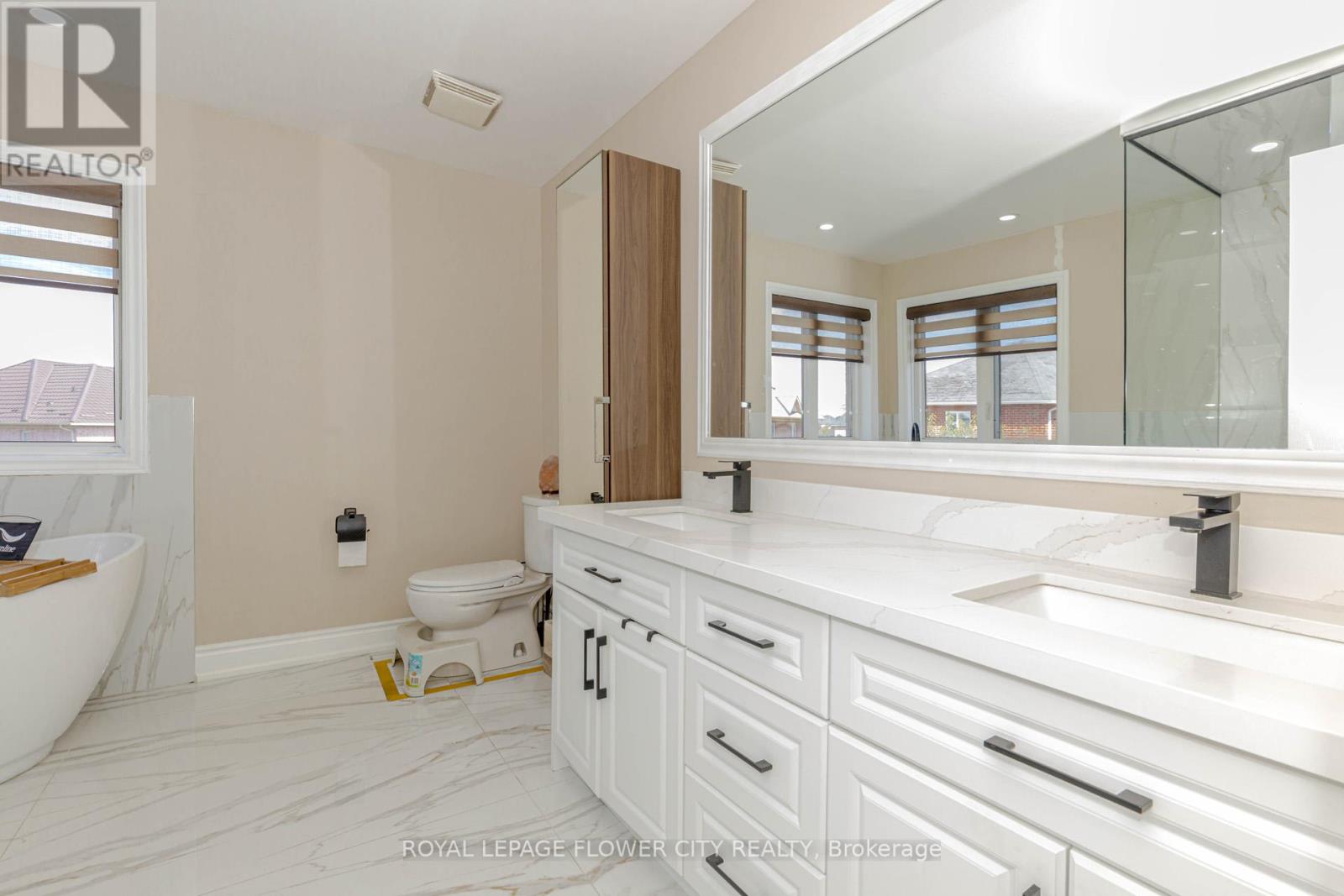 12 Fieldview Drive, Brampton, Ontario  L6P 2X7 - Photo 25 - W12436583