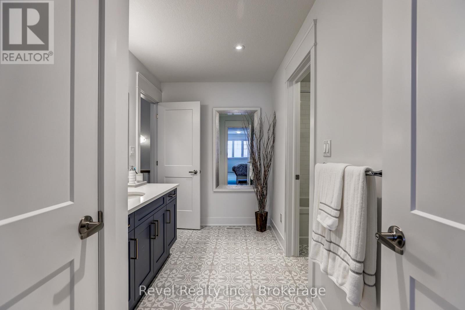 258 Ironwood Way, Georgian Bluffs, Ontario  N0H 1S0 - Photo 18 - X12369359
