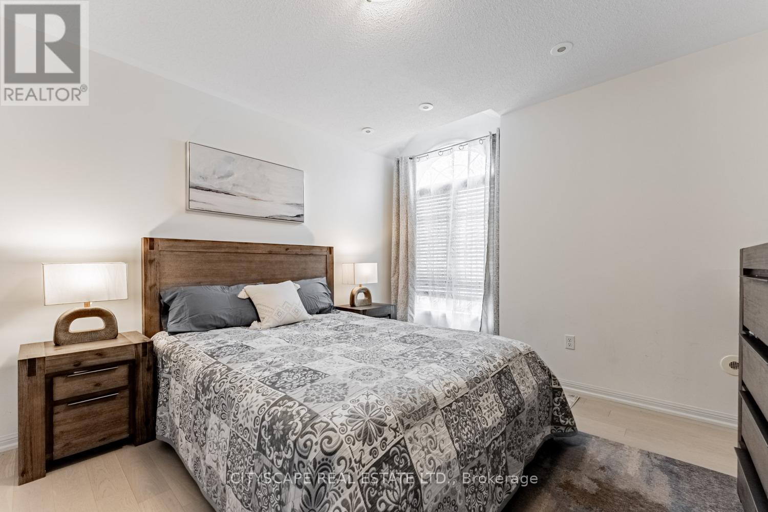 3 - 700 Neighbourhood Circle, Mississauga, Ontario  L5B 0A6 - Photo 13 - W12427207