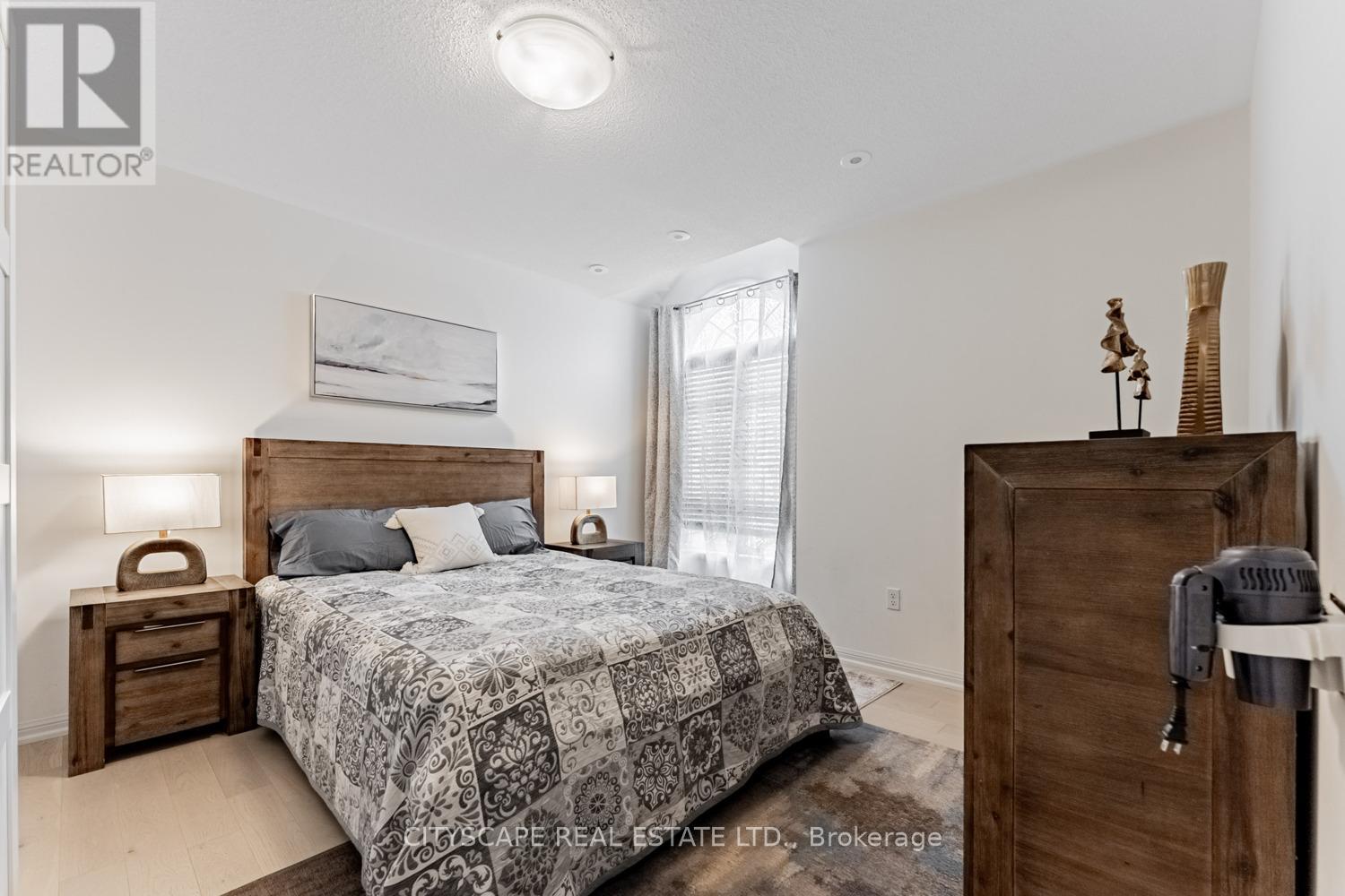 3 - 700 Neighbourhood Circle, Mississauga, Ontario  L5B 0A6 - Photo 14 - W12427207