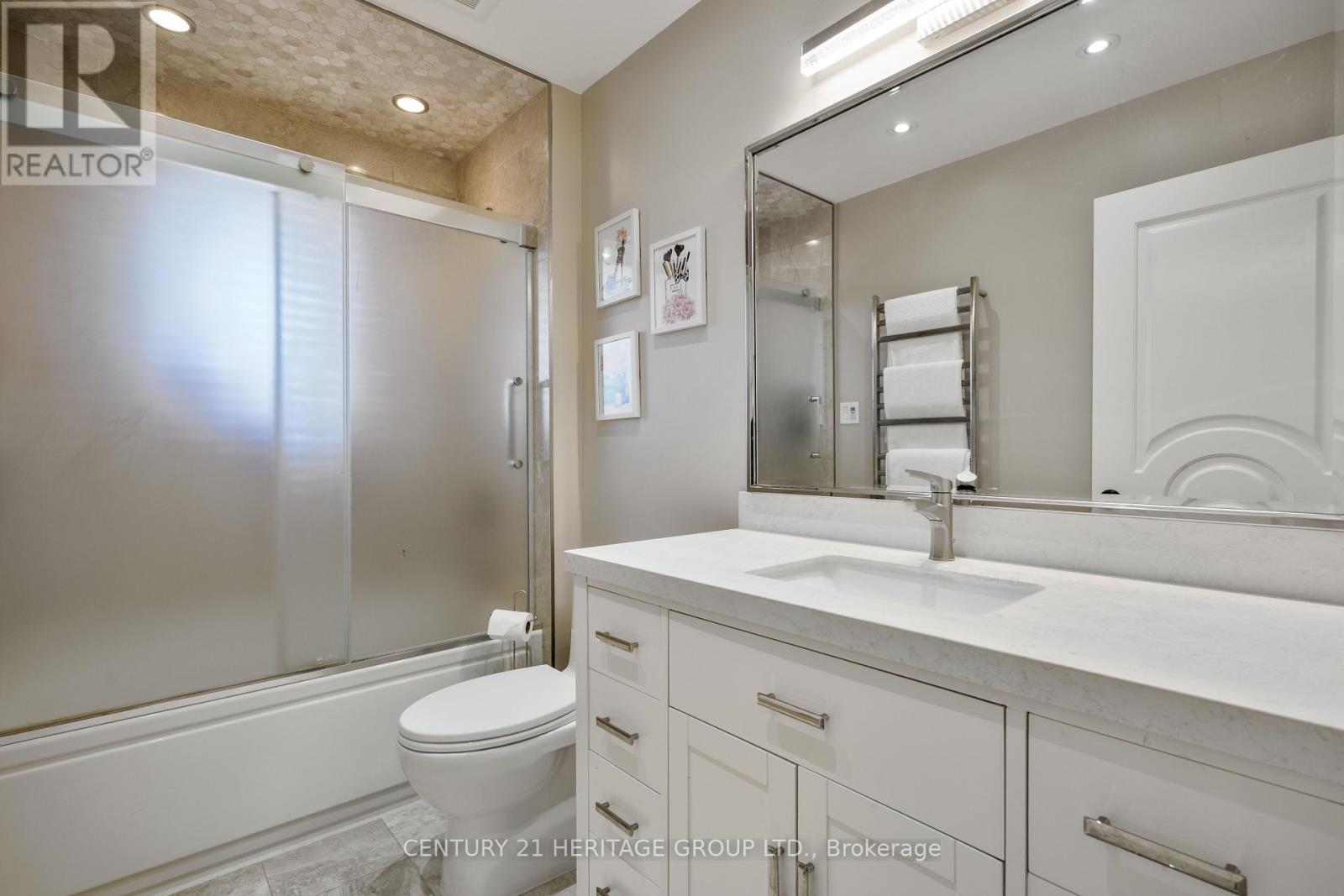 20 Fox Run Lane, Bradford West Gwillimbury (Bradford), Ontario  L3Z 2Z3 - Photo 18 - N12445663