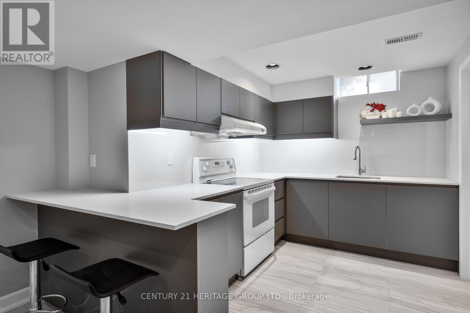 20 Fox Run Lane, Bradford West Gwillimbury (Bradford), Ontario  L3Z 2Z3 - Photo 24 - N12445663