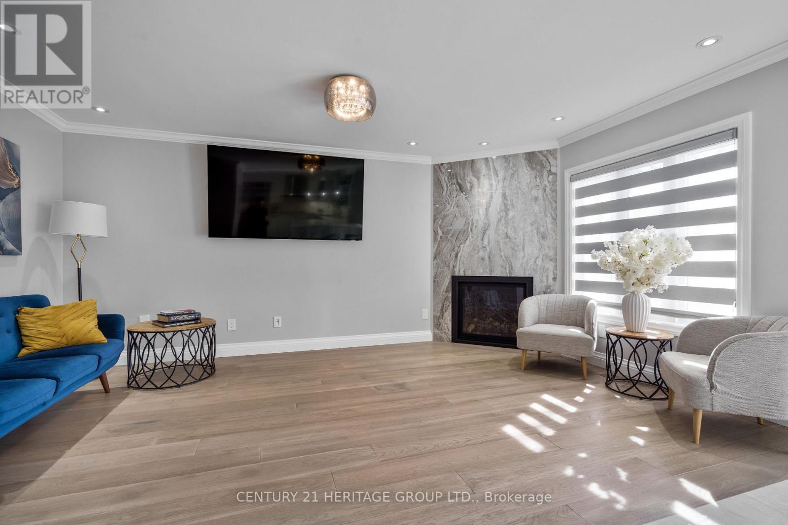 20 Fox Run Lane, Bradford West Gwillimbury (Bradford), Ontario  L3Z 2Z3 - Photo 5 - N12445663