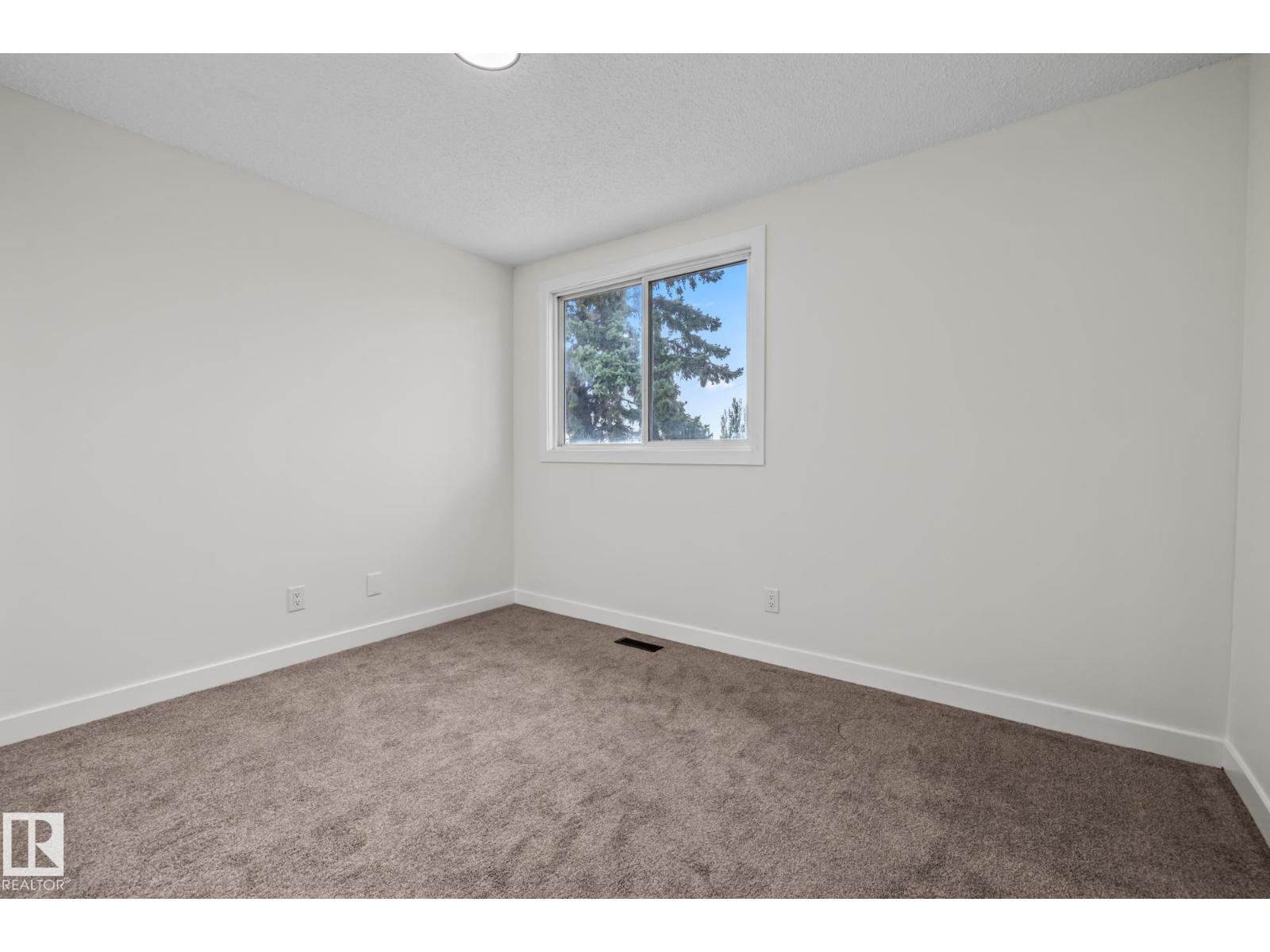 1159 Hooke Rd Nw, Edmonton, Alberta  T5A 4A5 - Photo 4 - E4460927