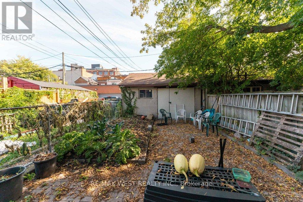 23 Clinton Street, Toronto, Ontario  M6J 2N6 - Photo 29 - C12445416