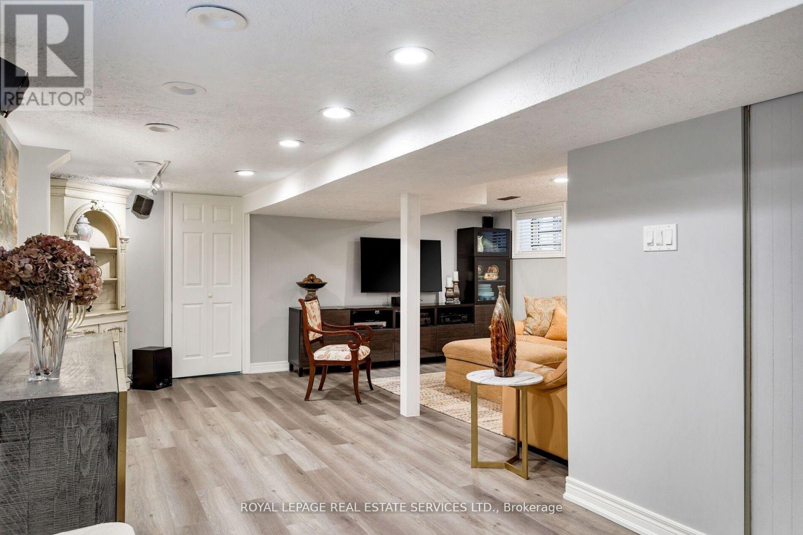 154 Humbercrest Boulevard, Toronto, Ontario  M6S 4L3 - Photo 31 - W12426607