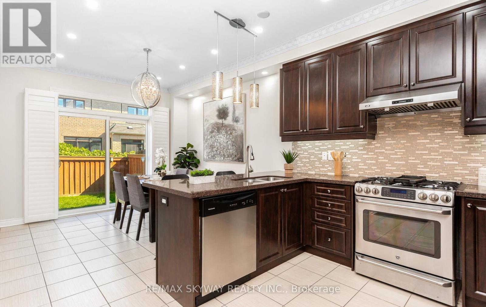 87 Villadowns Trail, Brampton, Ontario  L6R 3Y8 - Photo 24 - W12441408