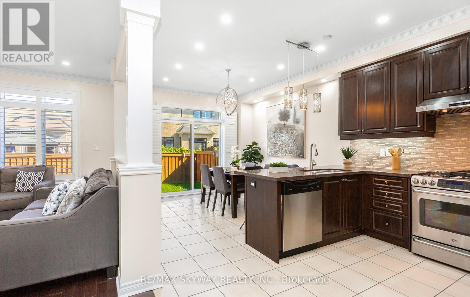 87 Villadowns Trail, Brampton, Ontario  L6R 3Y8 - Photo 18 - W12441408