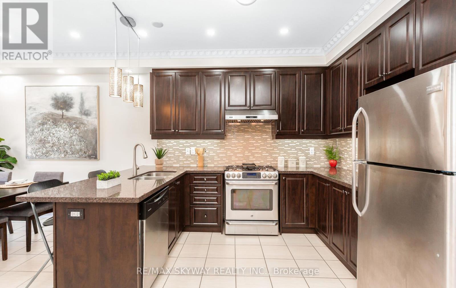 87 Villadowns Trail, Brampton, Ontario  L6R 3Y8 - Photo 23 - W12441408