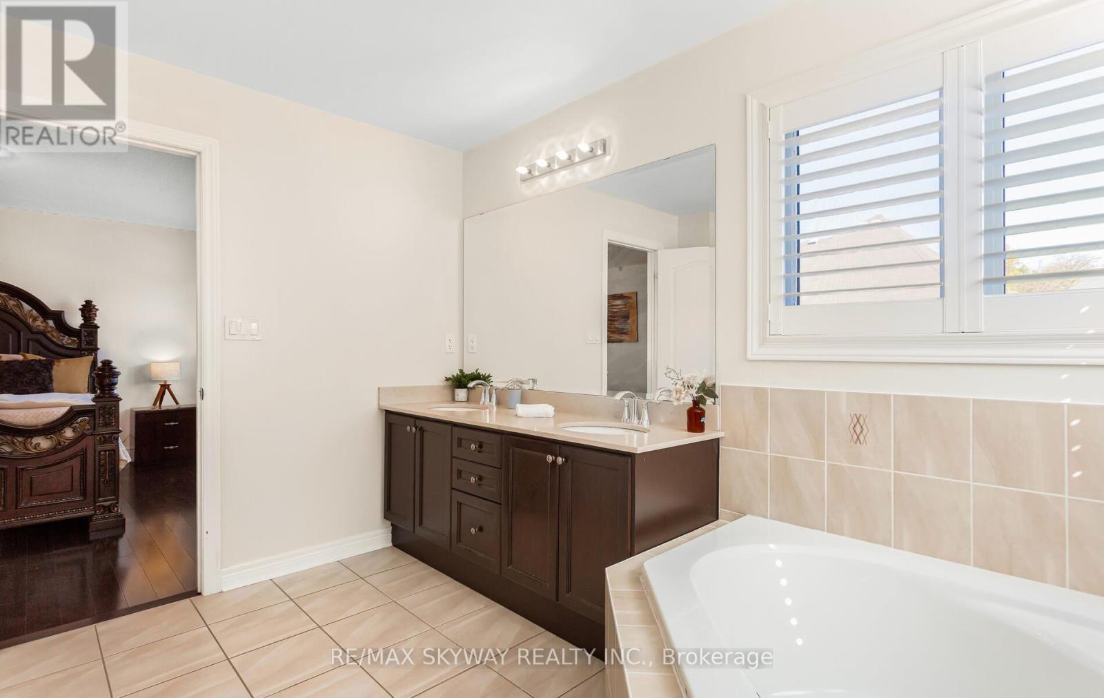 87 Villadowns Trail, Brampton, Ontario  L6R 3Y8 - Photo 37 - W12441408