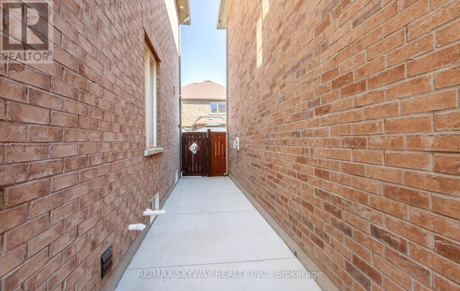 87 Villadowns Trail, Brampton, Ontario  L6R 3Y8 - Photo 48 - W12441408