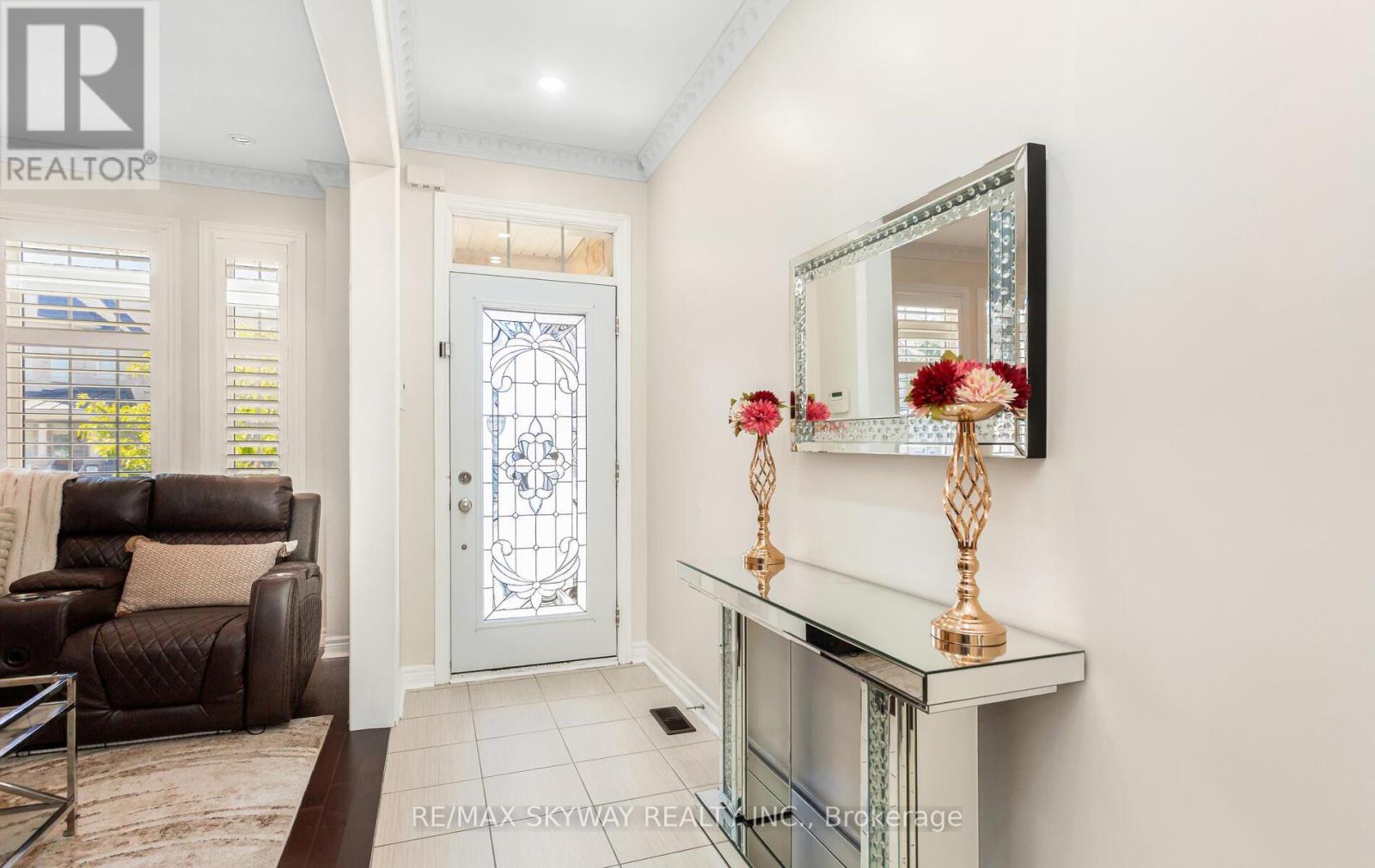 87 Villadowns Trail, Brampton, Ontario  L6R 3Y8 - Photo 7 - W12441408