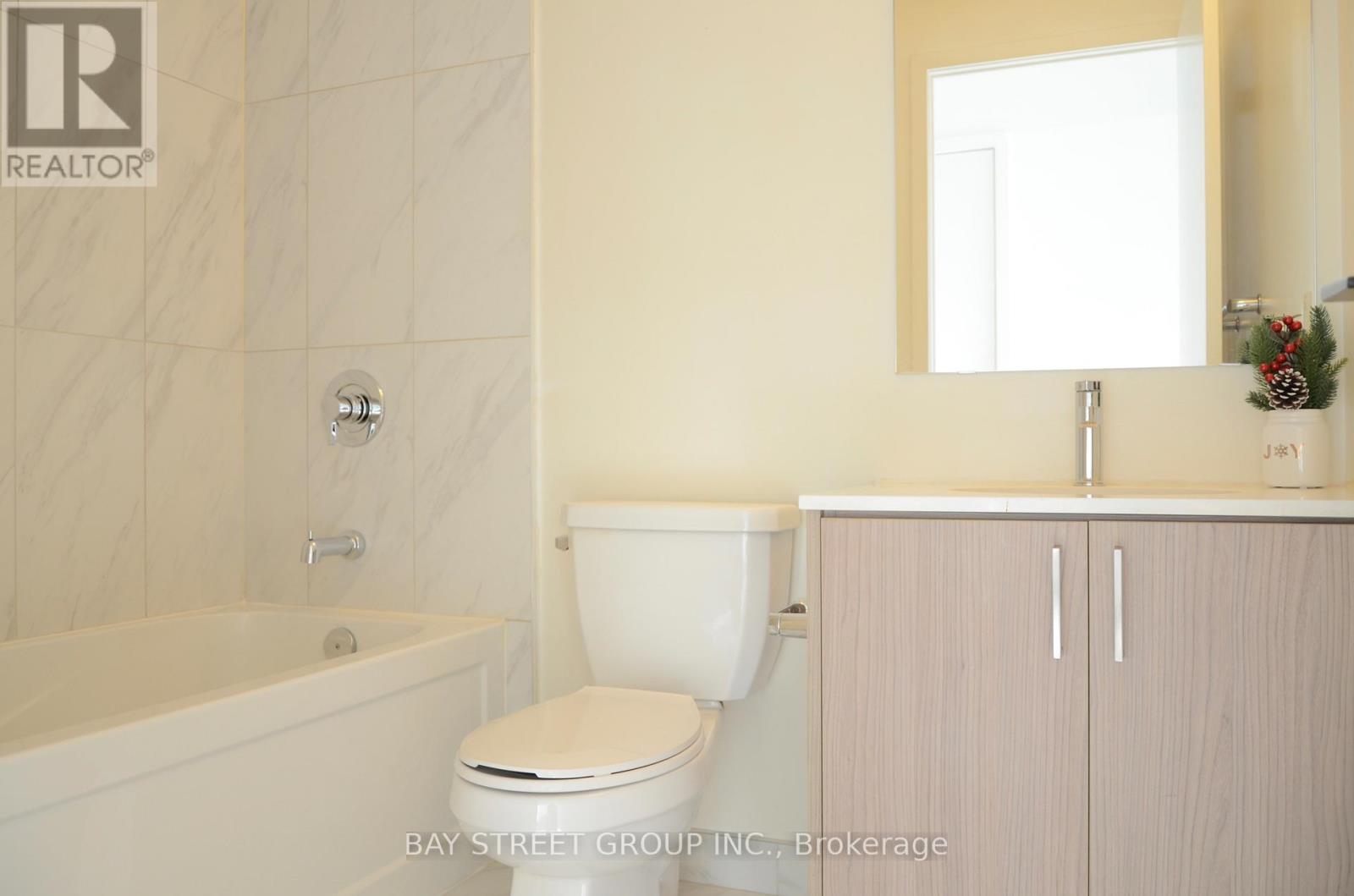 #320 - 50 George Butchart Drive, Toronto, Ontario  M3M 2H3 - Photo 11 - W12445664