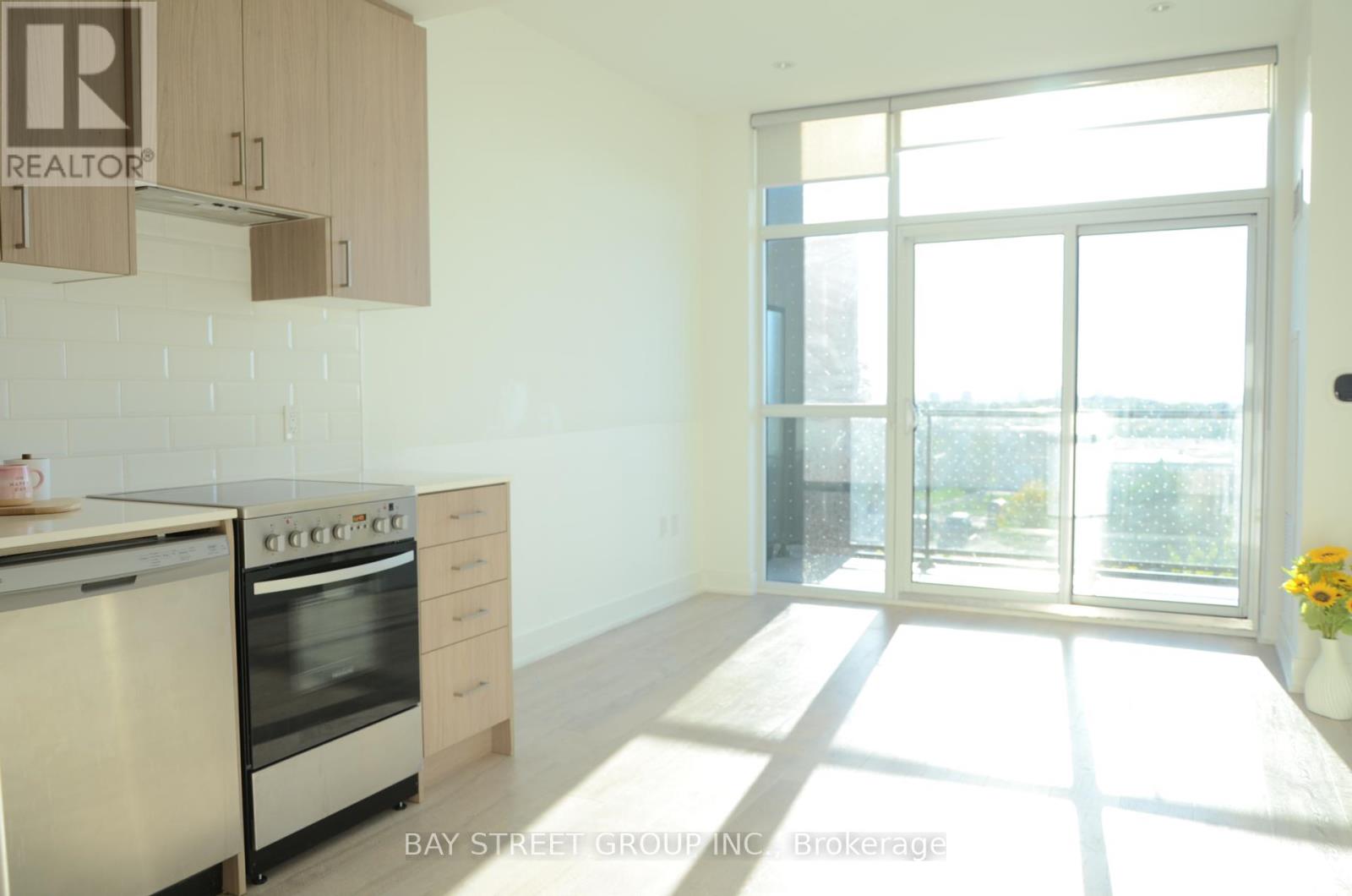 #320 - 50 George Butchart Drive, Toronto, Ontario  M3M 2H3 - Photo 5 - W12445664