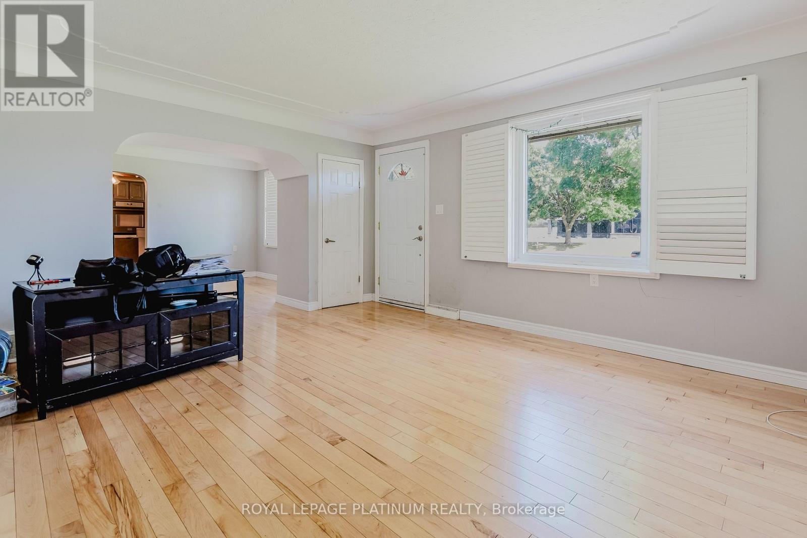 6 Varadi Avenue, Brantford, Ontario  N3R 3M8 - Photo 10 - X12445653