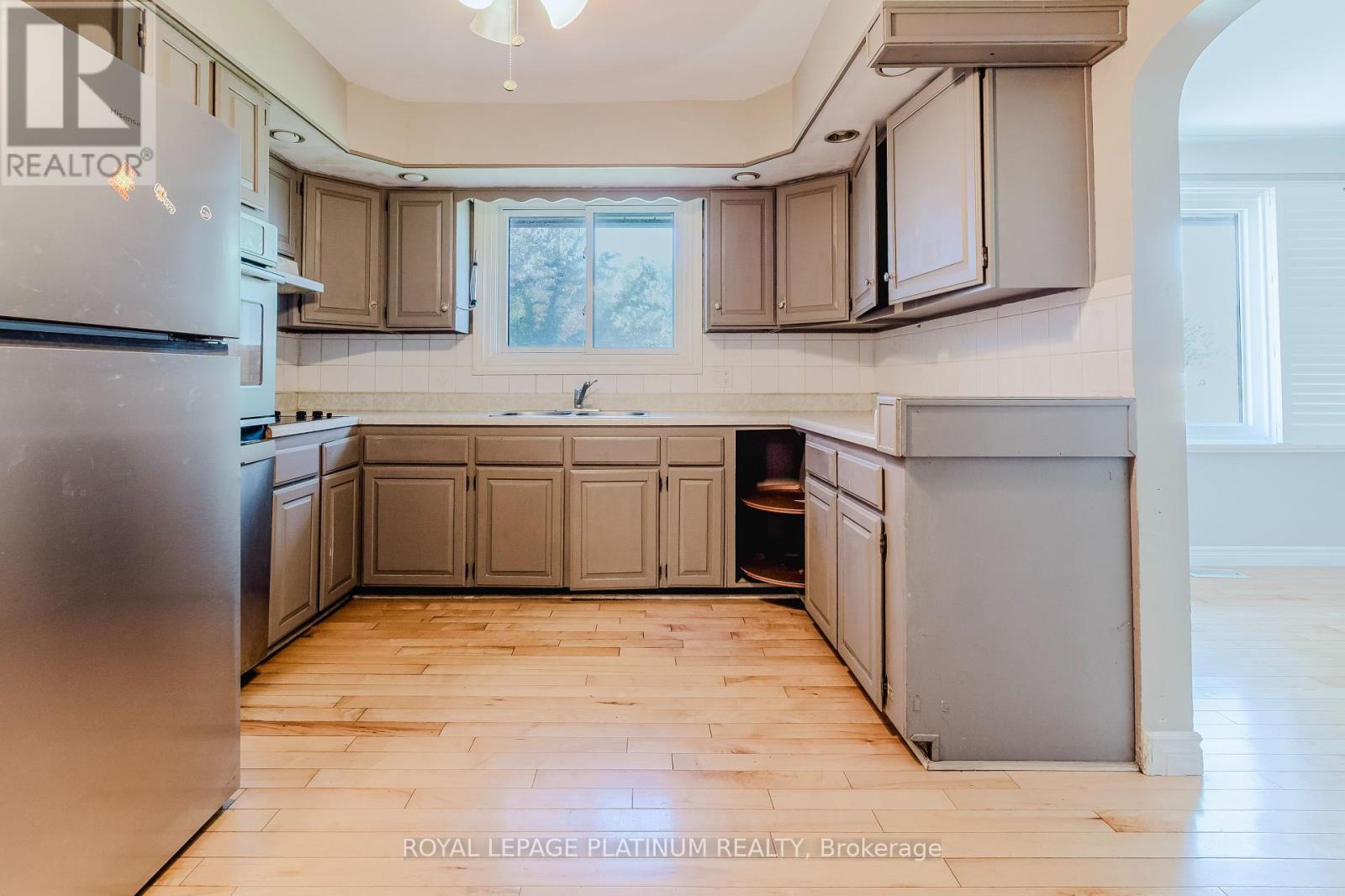 6 Varadi Avenue, Brantford, Ontario  N3R 3M8 - Photo 11 - X12445653