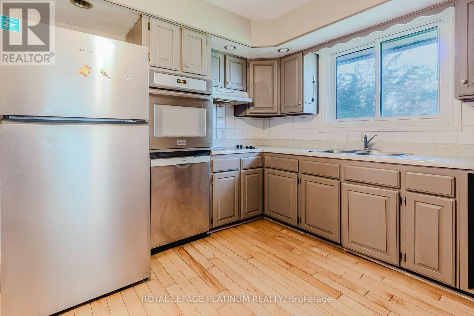 6 Varadi Avenue, Brantford, Ontario  N3R 3M8 - Photo 12 - X12445653