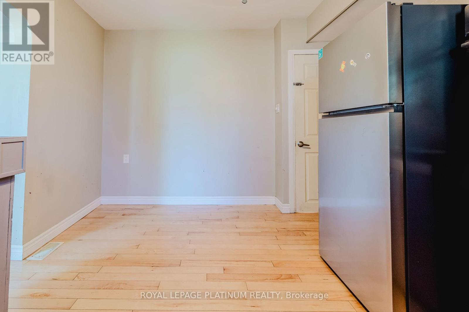 6 Varadi Avenue, Brantford, Ontario  N3R 3M8 - Photo 13 - X12445653