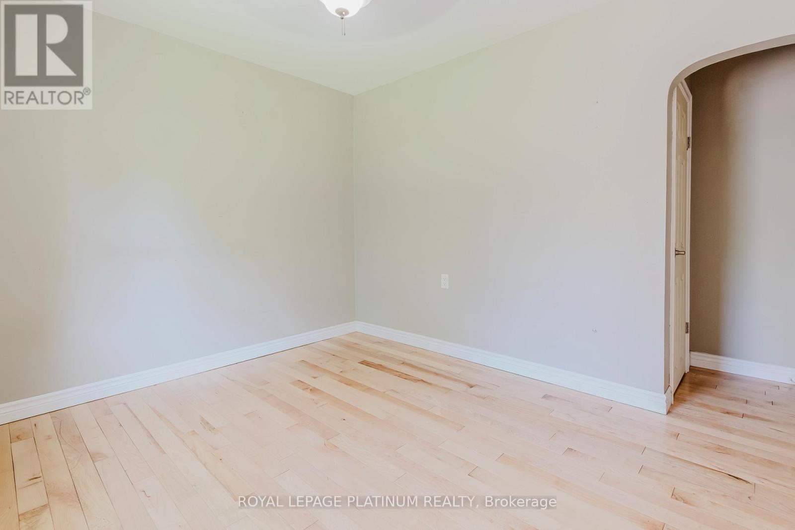 6 Varadi Avenue, Brantford, Ontario  N3R 3M8 - Photo 16 - X12445653
