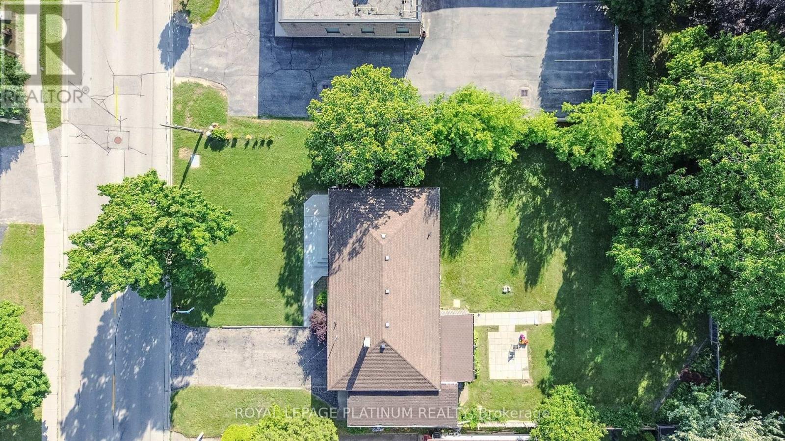 6 Varadi Avenue, Brantford, Ontario  N3R 3M8 - Photo 5 - X12445653