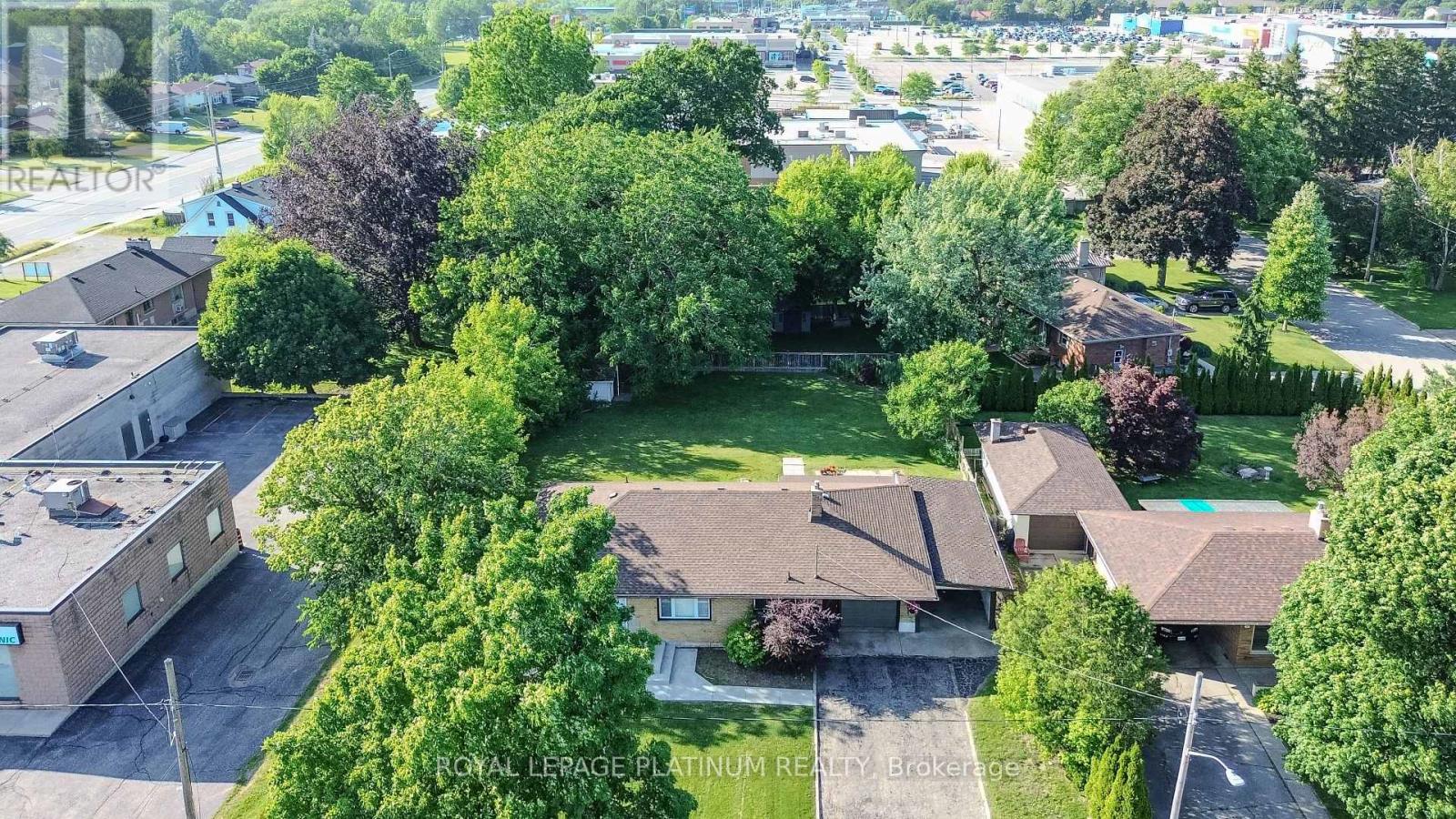 6 Varadi Avenue, Brantford, Ontario  N3R 3M8 - Photo 6 - X12445653