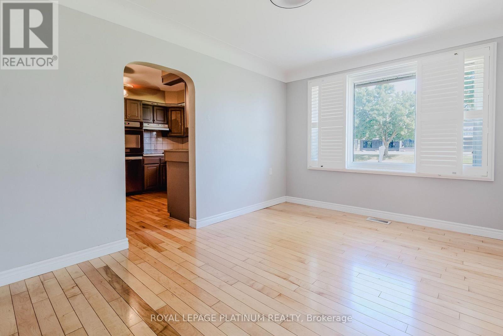 6 Varadi Avenue, Brantford, Ontario  N3R 3M8 - Photo 7 - X12445653