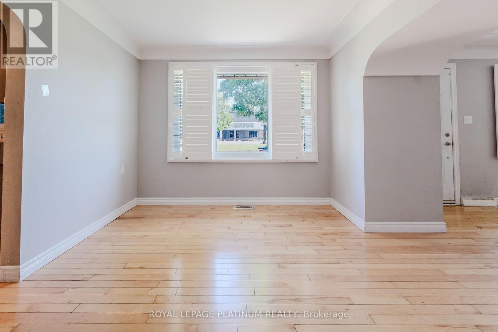 6 Varadi Avenue, Brantford, Ontario  N3R 3M8 - Photo 8 - X12445653