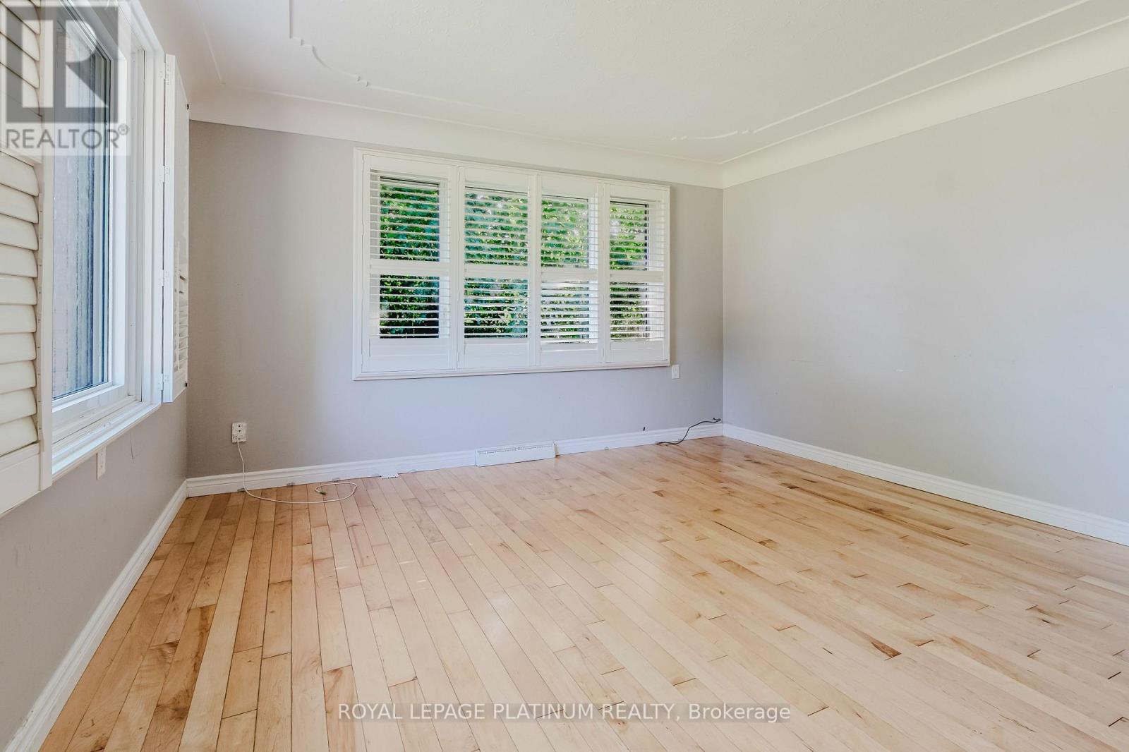 6 Varadi Avenue, Brantford, Ontario  N3R 3M8 - Photo 9 - X12445653