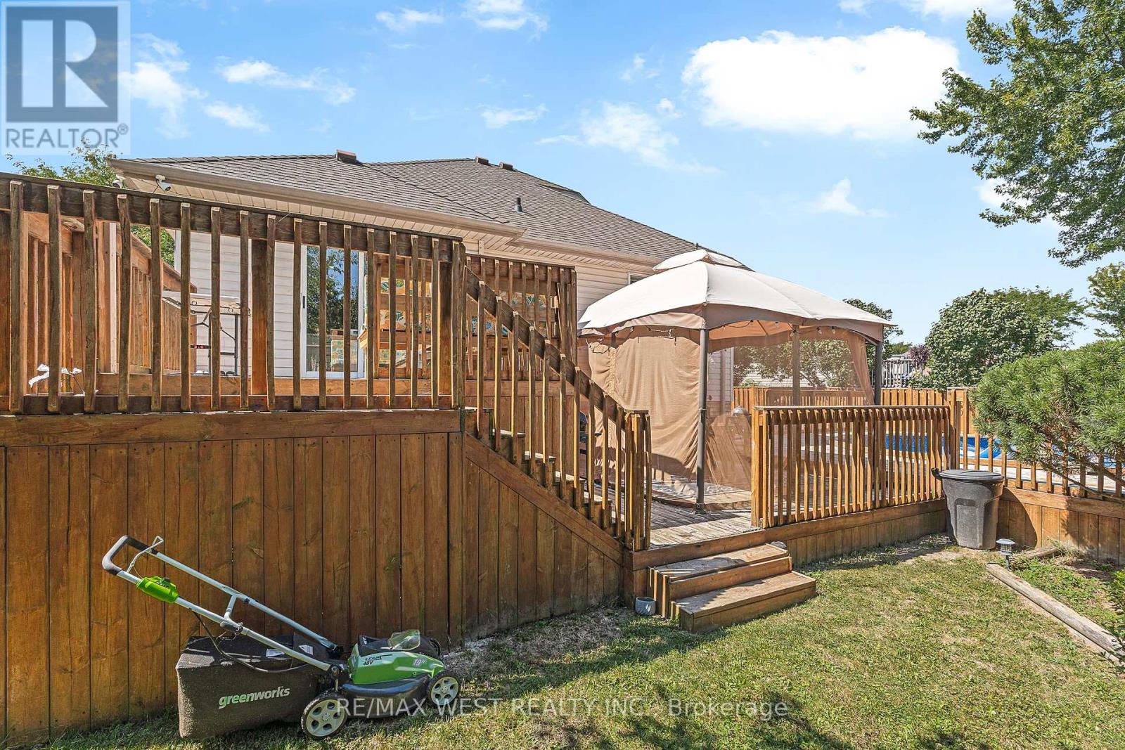 3462 Treeline Court, Windsor, Ontario  N8R 2K3 - Photo 32 - X12445662