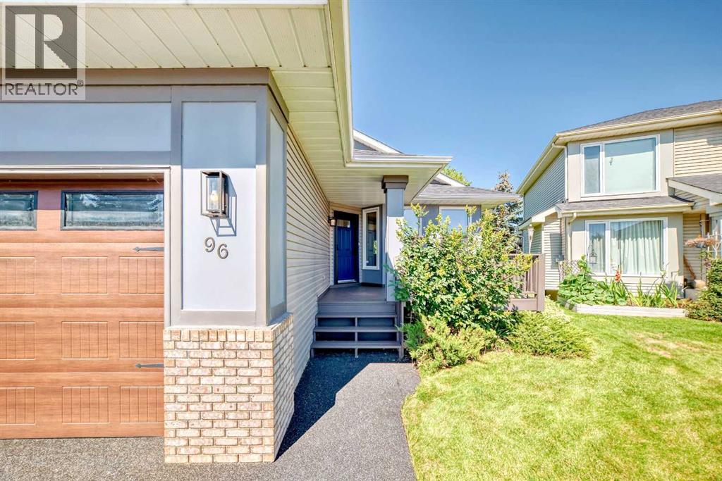 96 Douglas Shore Close Se, Calgary, Alberta  T2Z 2K8 - Photo 4 - A2241210