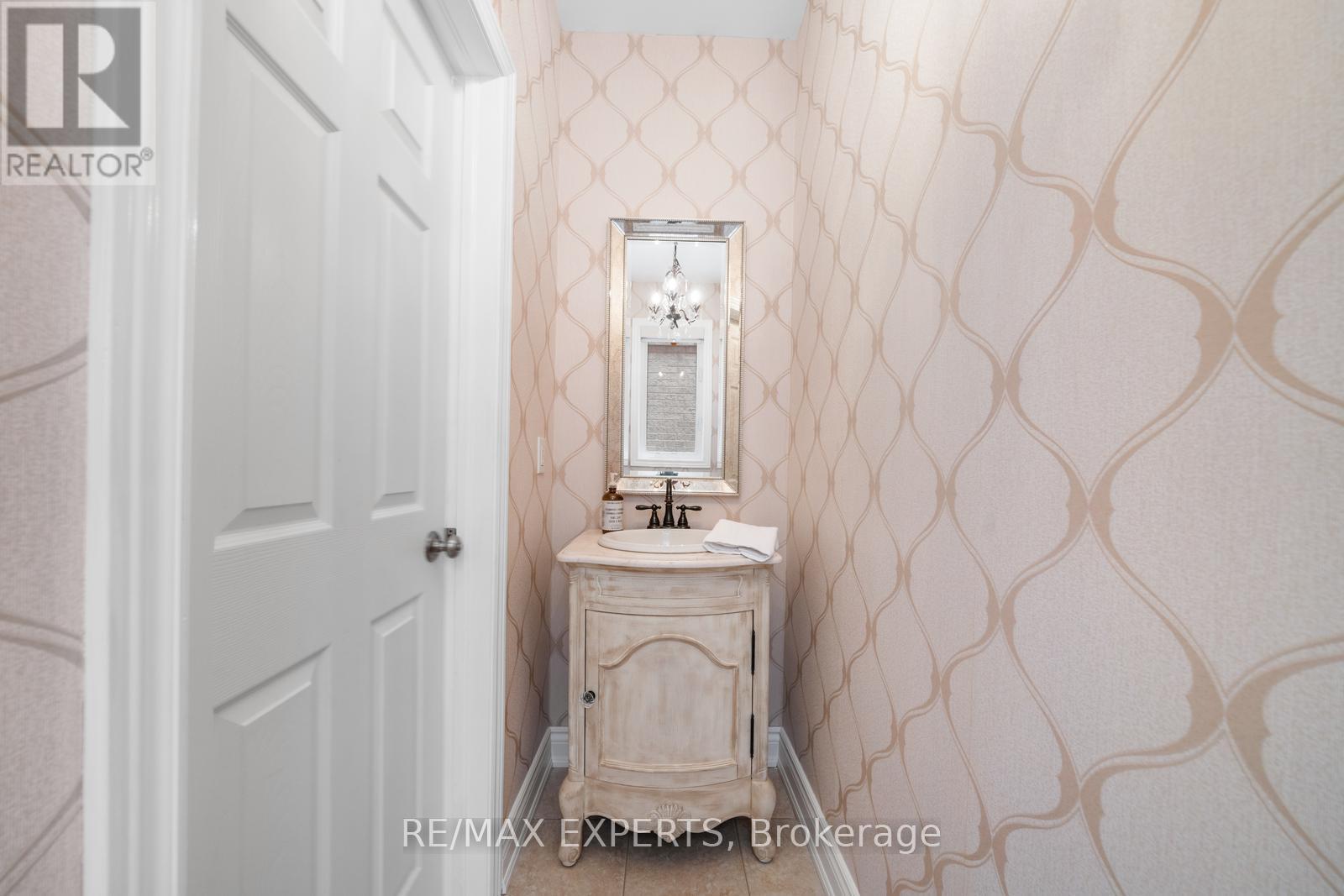 174 Sharpe Crescent, New Tecumseth (Tottenham), Ontario  L0G 1W0 - Photo 13 - N12445674