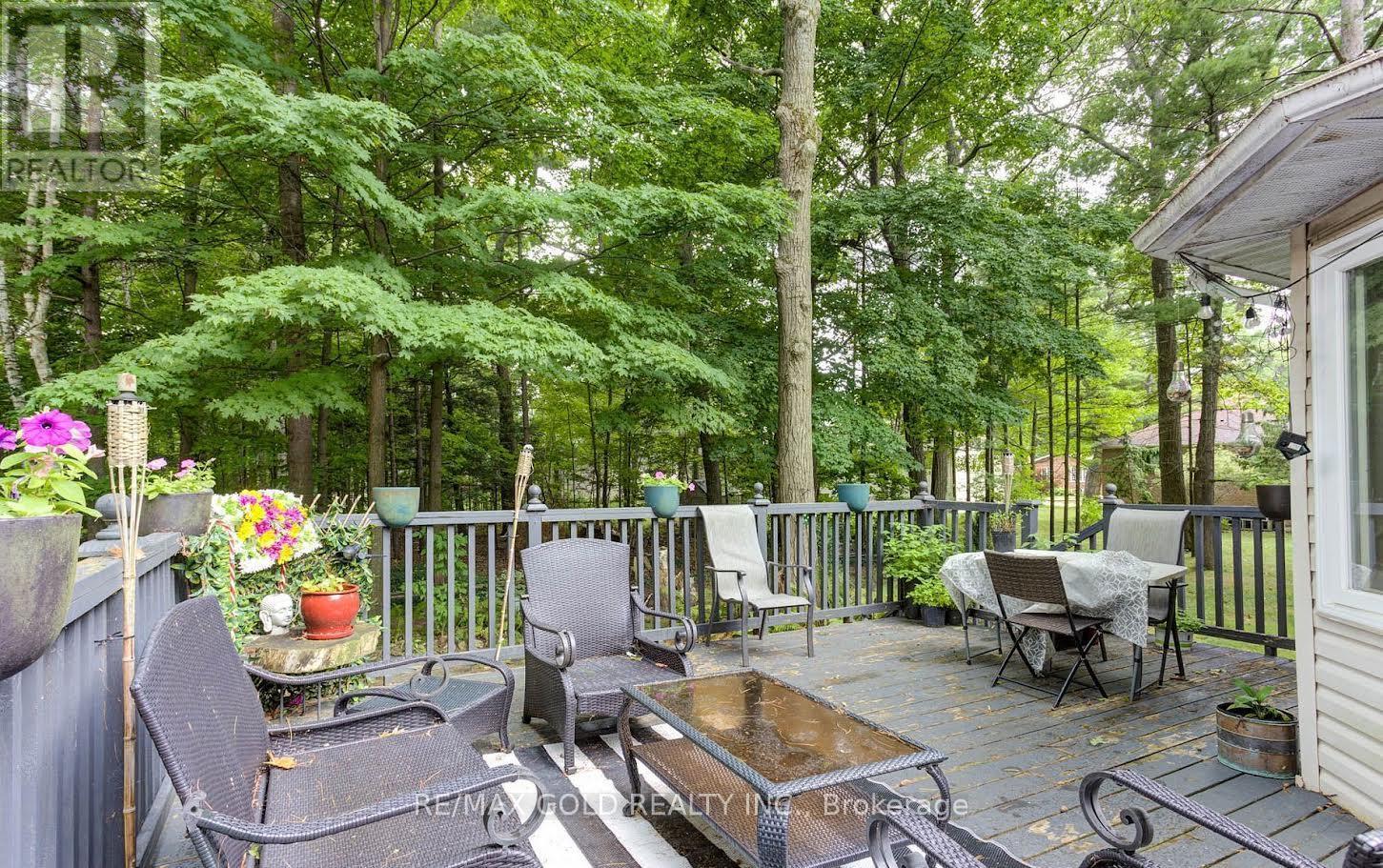 39 Downer Crescent, Wasaga Beach, Ontario  L9Z 1C3 - Photo 10 - S12445675